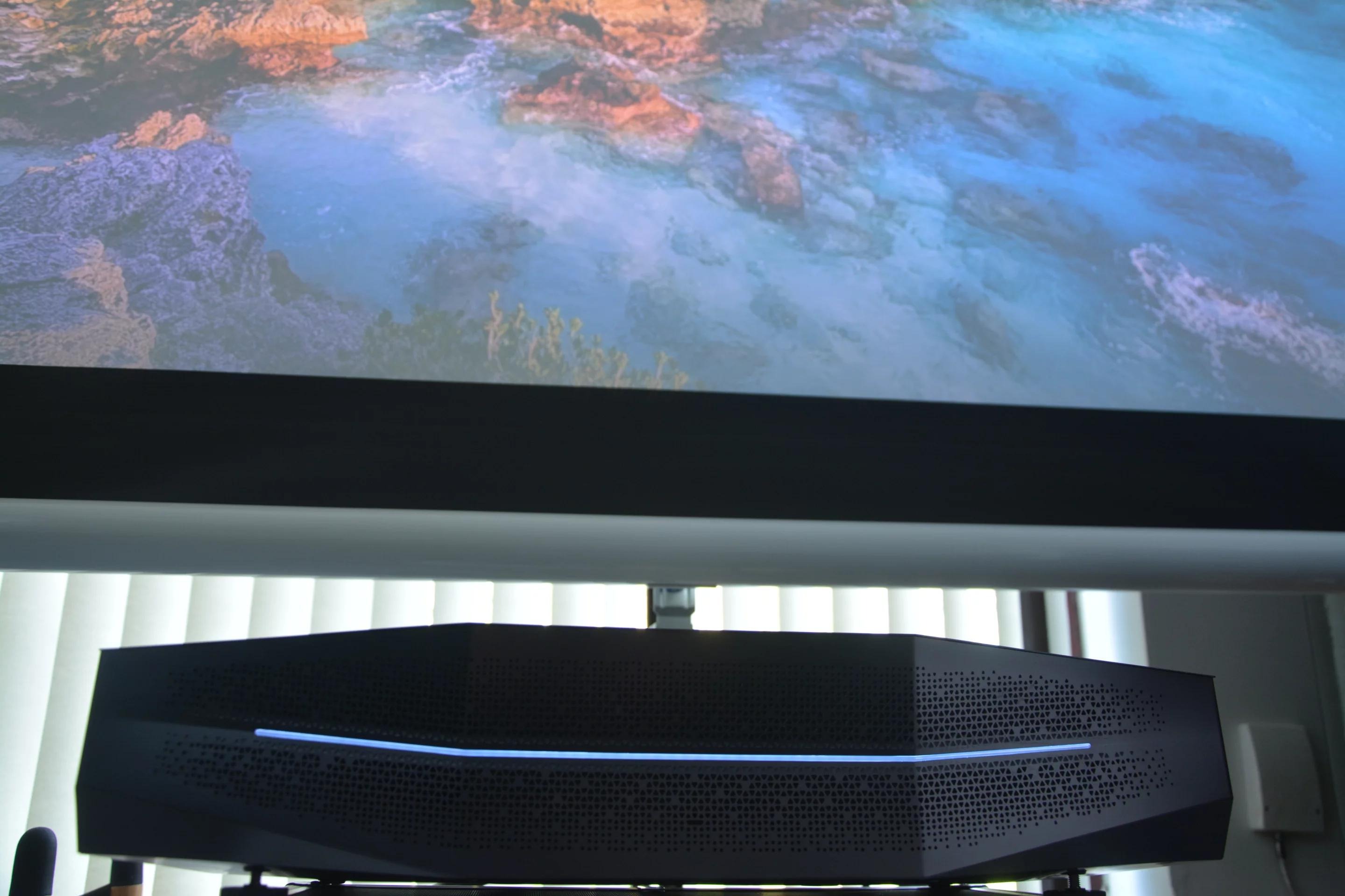 Aetherion Max RGB Lazer 4K UST - Home Cinema Ultra Short Throw Projector incelemesi ve fiyatı